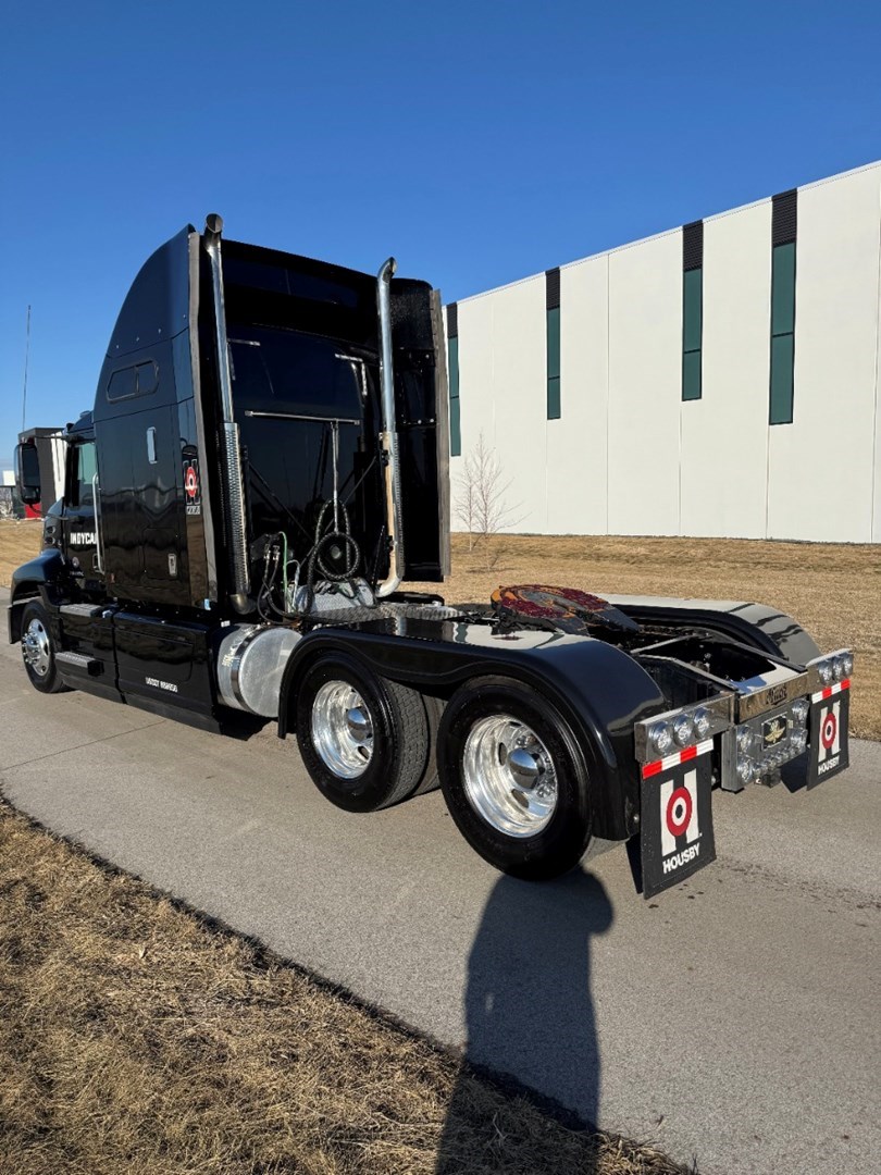 2016 MACK CXU613 - USED TRUCKS SLEEPER - image 4